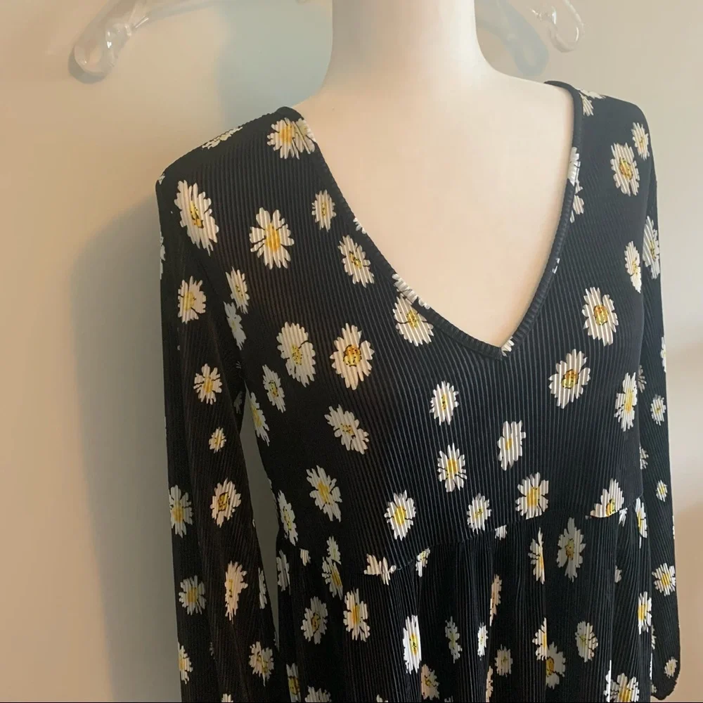 ASOS Design V Neck Long Sleeve Floral Daisy Midi Dress - Picture 7 of 11